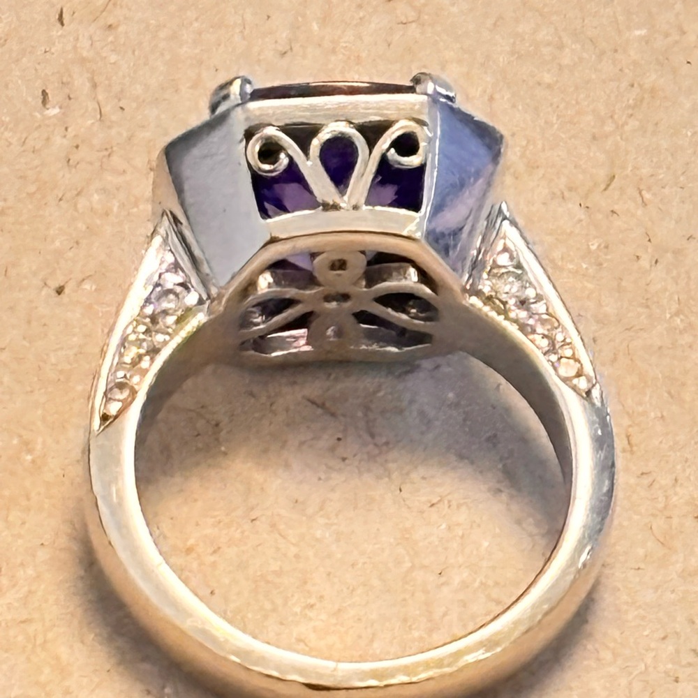 Elegant Tanzanite Cushion Cut Ring - Picture 5 of 8